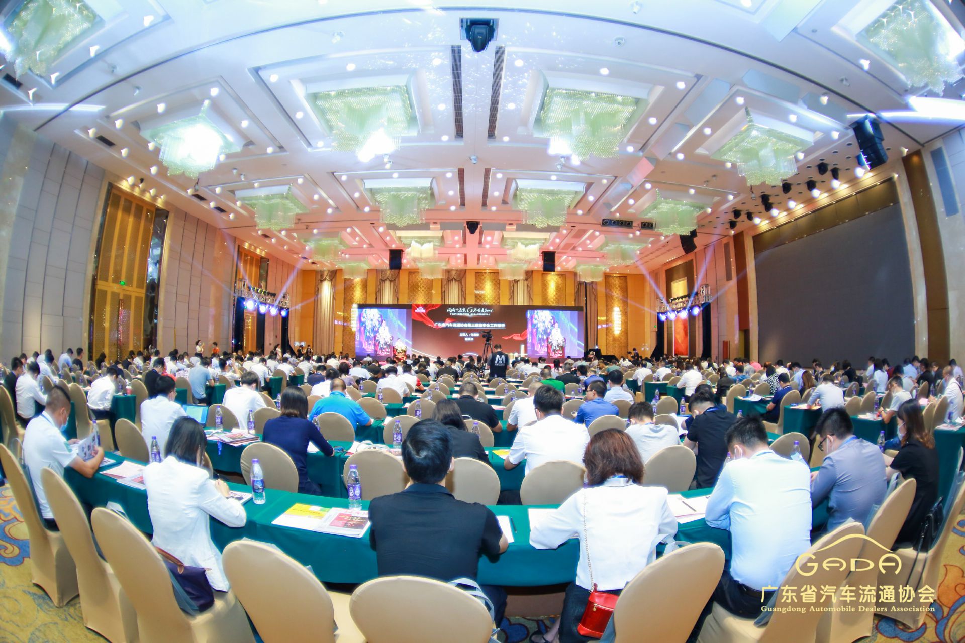 喜报丨开云app官方官网入口-开云（中国）“包揽”省汽车流通行业颁奖礼53项大奖(图1)